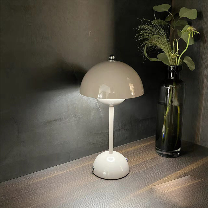 Lampada da comodino creativa lampada da bocciolo di fiori in stile minimalista nordico interruttore a sfioramento ricaricabile lampada da tavolo a fungo studio camera da letto
