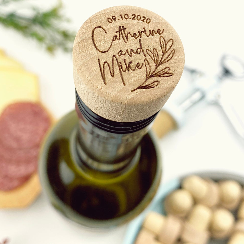 50 pezzi personalizzati tappo del vino in legno Engraved inciso anniversario di matrimonio regalo tappo della bottiglia di vino partito Logo Decor favore