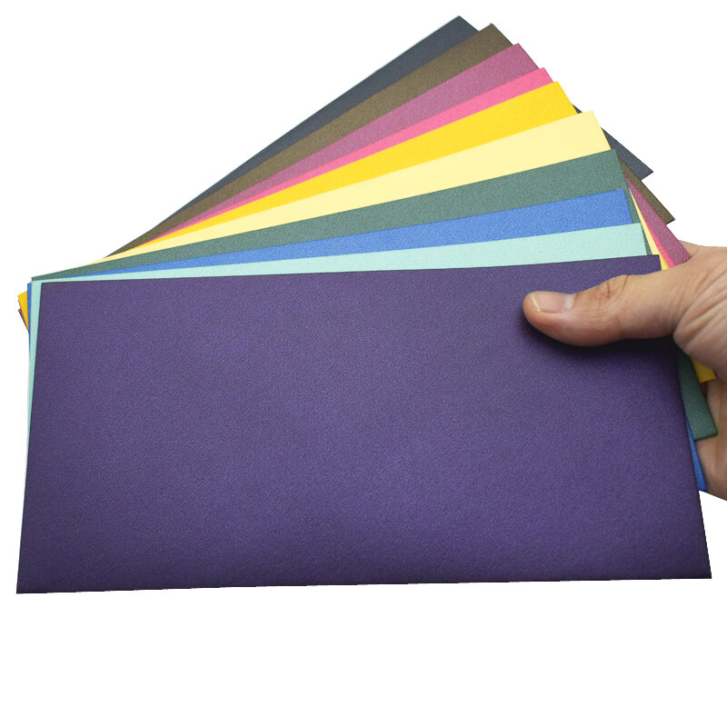 O envelope colorido do engrossar de 10 pces para cartões de convite do negócio da carta