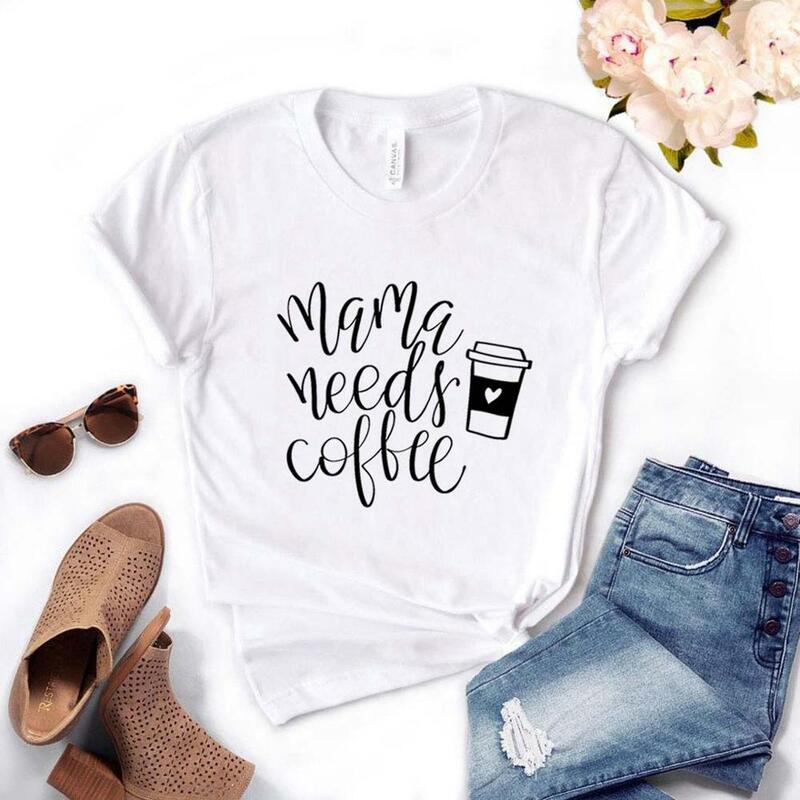 Camisetas con estampado de letras "Mama Needs Coffee" Unisex, camisetas informales de algodón para 100%, camisetas blancas con cuello redondo de hombres y mujeres