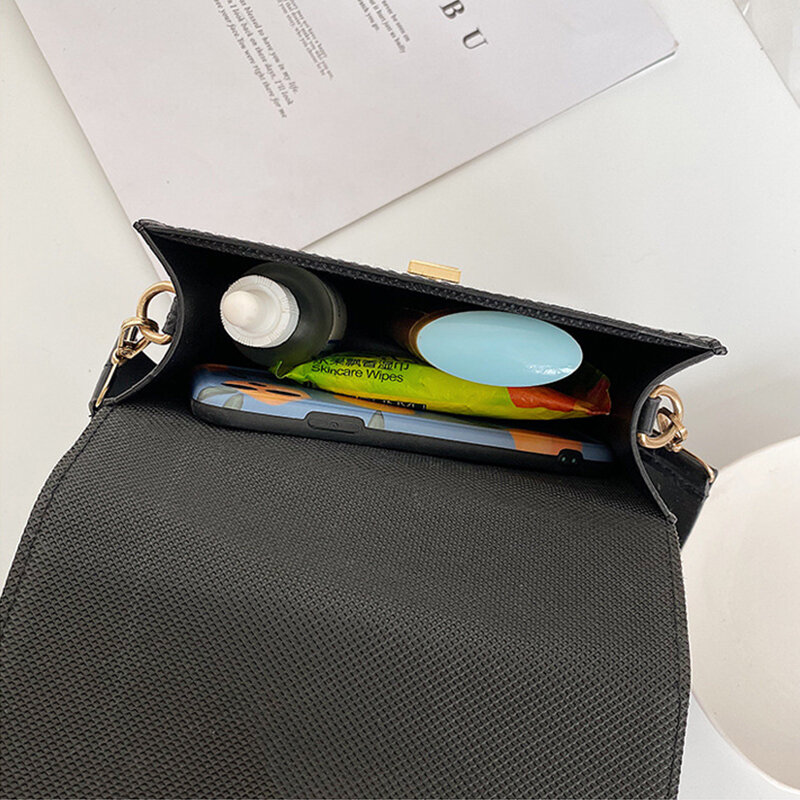 Frauen Stein Korn PU Leder Messenger Tasche 2021 Neue Kleine Clamshell Schulter Tasche Tragbare Mode Hand Und Brieftasche