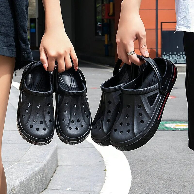 Newbeads Crocks Crocsed Sandals Hole Shoes Couple Home Slippers Summer Men and Women Beach Flat Hollow Out Smiling Face Buckle