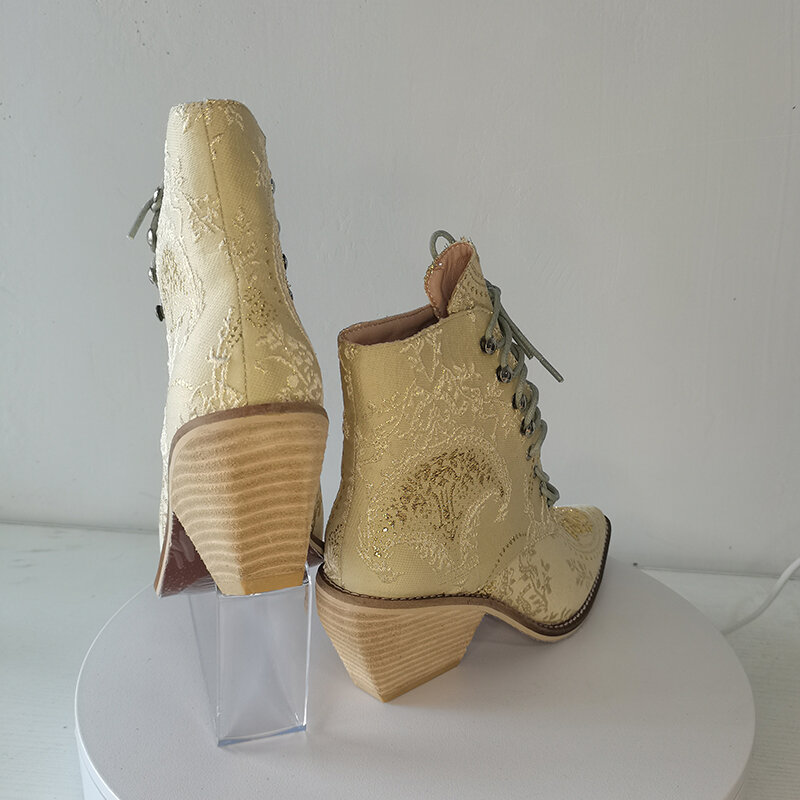 여자 발목 부츠 플러스 크기 22-26.5cm 길이 수 놓은 꽃 중국 스타일 봄과 가을 여자 부츠 발목 노란색 신발