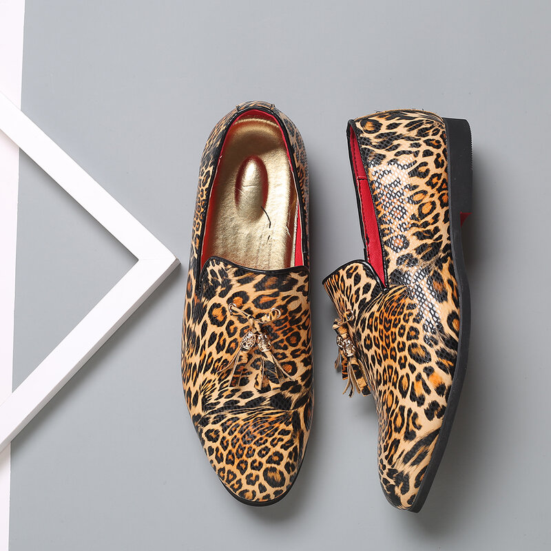 Marca grande tamanho sapatos casuais masculinos de couro moda leopardo sapatos casuais masculinos deslizamento-on respirável franja sapatos casuais masculinos mocassins