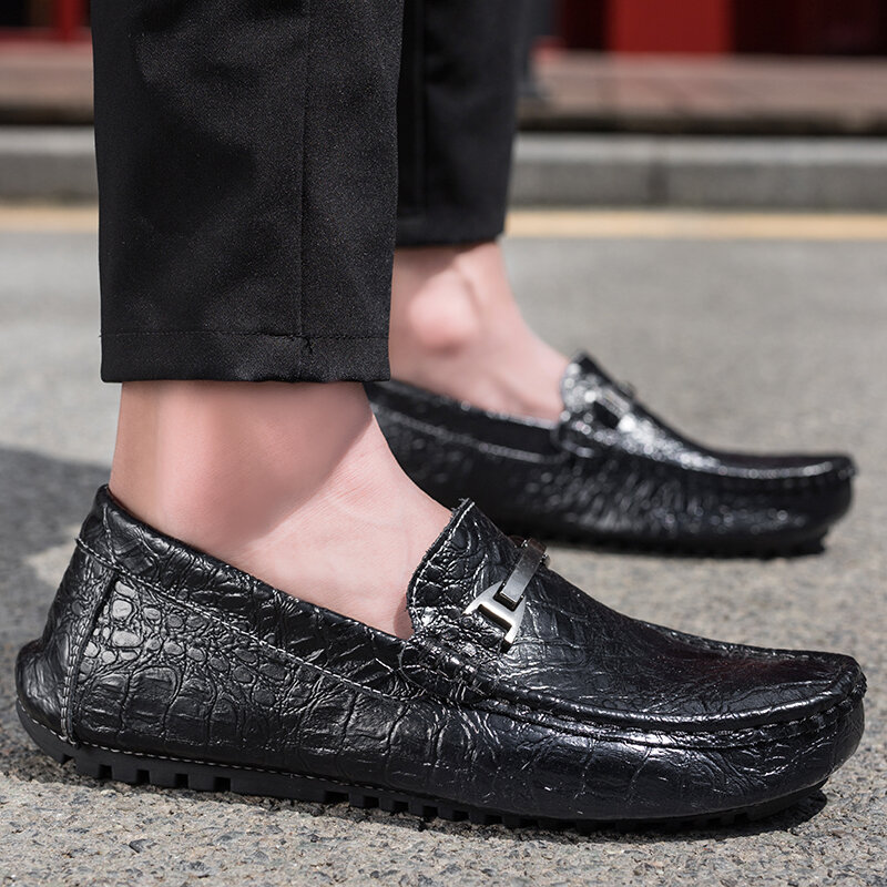 2021 جديد موضة الرجال حذاء مسطح ماركة فاخرة جلدية الانزلاق على المتسكعون الأخفاف الكلاسيكية تنفس القيادة حذاء كاجوال حجم كبير