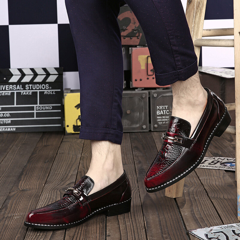 Zapatos clásicos de cuero para hombre, mocasines masculinos de alta calidad, a la moda, para exteriores, 2021