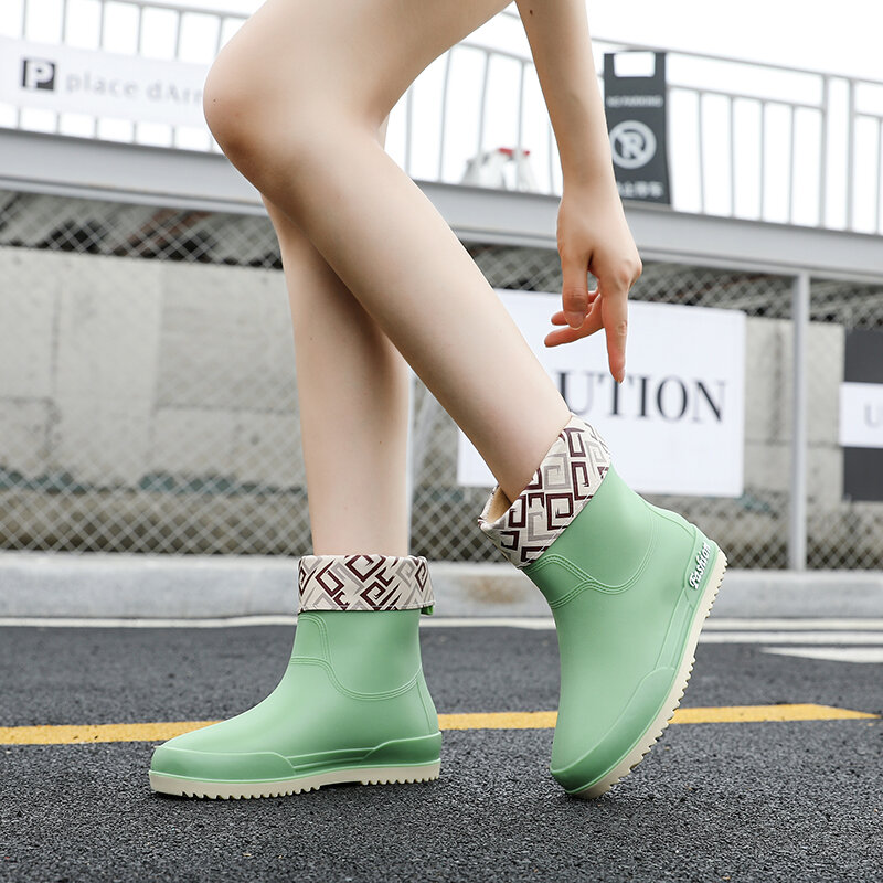 Botas altas de terciopelo para mujer, zapatos de suela gruesa, cubiertas de diseñador de lujo para la lluvia, zapatos de goma, accesorios de lluvia LL50YX
