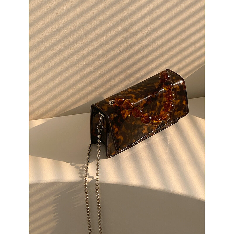Bolso de mano cuadrado pequeño con solapa para mujer, bandolera con cadena de Metal y Asa de cuentas Retro, diseño de un solo hombro, 2021