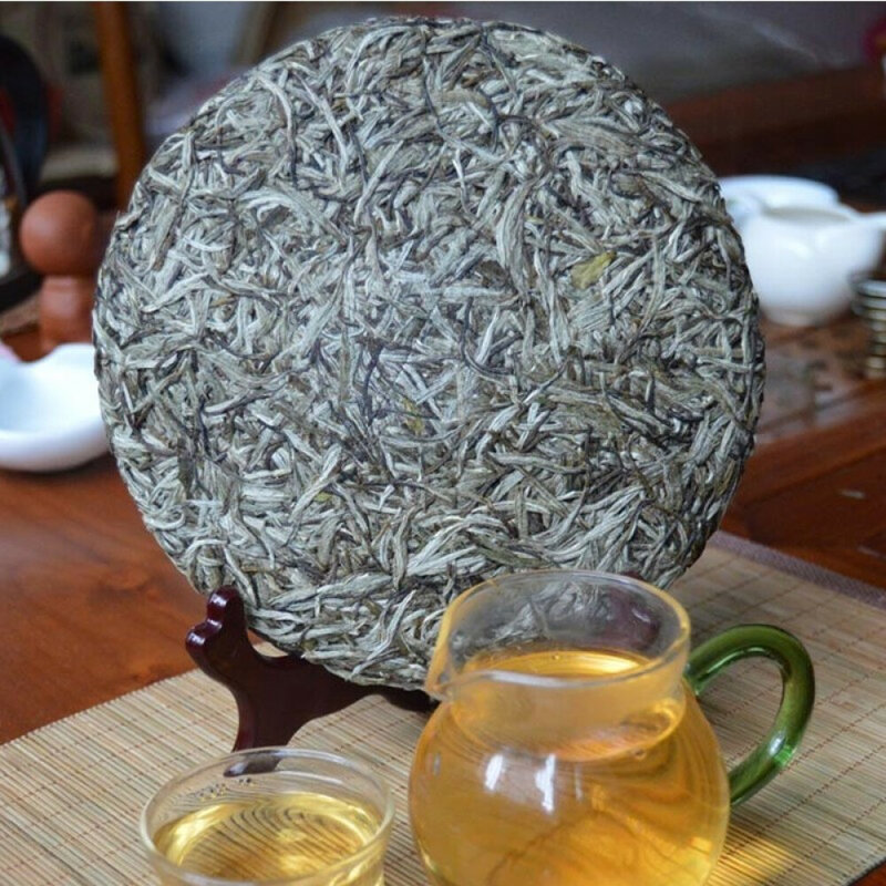 Pastel de té blanco Fuding té blanco Baihao aguja de plata pastel de té de mantenimiento de la salud Natural deliciosa Baihao aguja de plata 300g