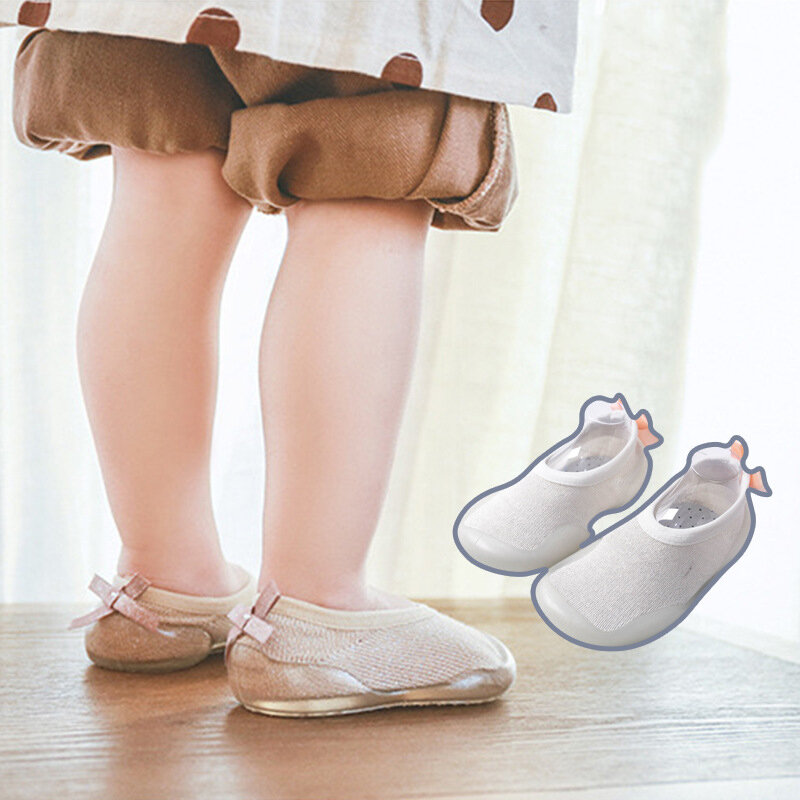 최신 유니섹스 아기 신발, 유아 부드러운 단독 고무, 야외 실내 아기 신발, 귀여운 활, 미끄럼 방지 아기 양말, 발을 보호하기 위해 통기성
