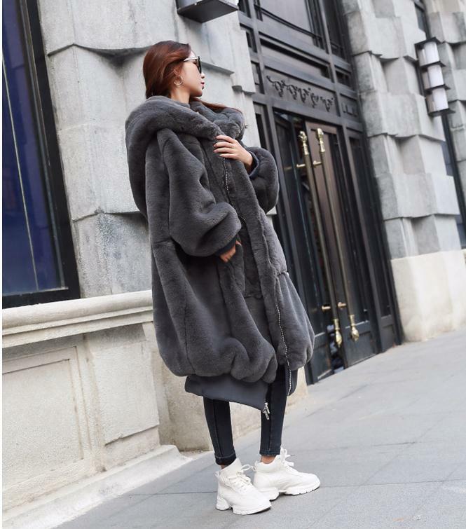Mantel Bulu Palsu Warna Solid Longgar Bertudung Hangat Musim Dingin Wanita Mantel Mode Pakaian Luar Bulu Wanita Lengan Panjang Kasual Lembut K1385