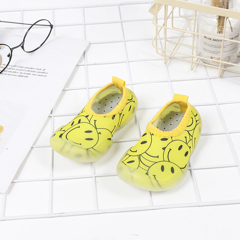Sepatu Kaus Kaki Bayi Baru 2021 Bayi Pertama Berjalan dengan Karet Musim Gugur dan Musim Dingin Wajah Tersenyum Sepatu Dalam Ruangan Anak-anak Sepatu Bayi
