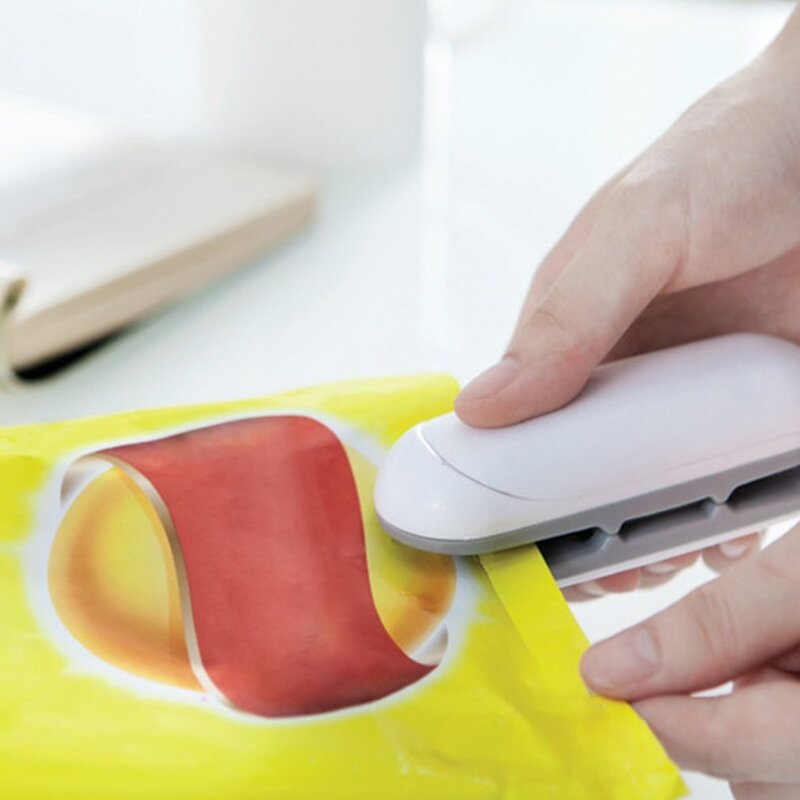 Mini Portable Food Sealer Machine Handheld Food Snacks Packaging Vacuum Plastic Bag Heat Sealing Machine Closing Capper