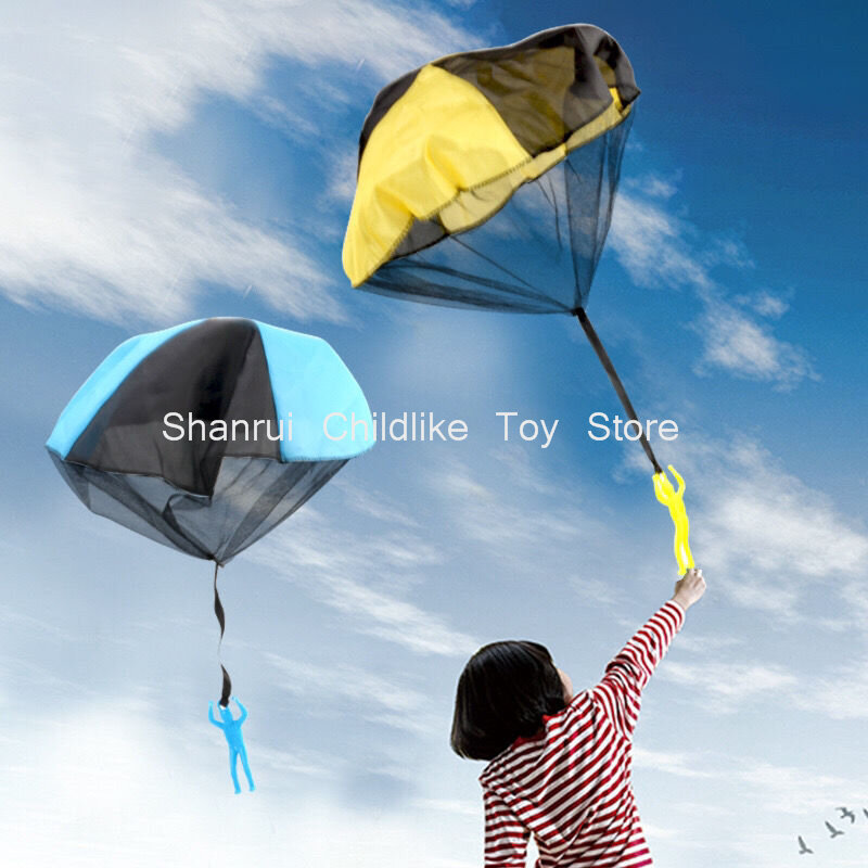 مظلة إلقاء يدوية للأطفال في الهواء الطلق ألعاب مضحكة لعبة تلعب ألعاب تعليمية للأطفال يطير المظلة الرياضة الجندي الصغير تشغيل
