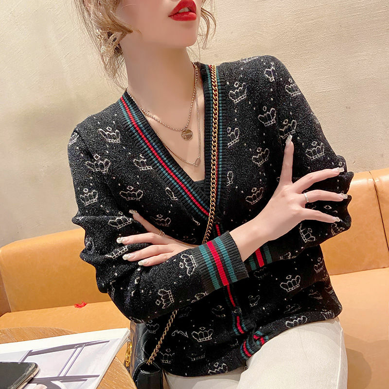 Vrouwen Gebreide Vest Luxe Contrast Ontwerp Streep Crown Patroon V-hals Button Lange Mouwen Trui Groothandel Vrouwelijke Kleding