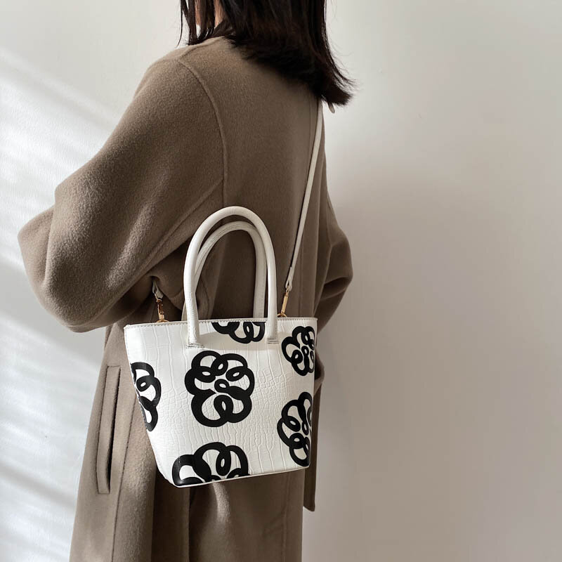 Женские простые маленькие сумочки, Новая высококачественная Персонализированная дизайнерская сумка-мессенджер на одно плечо с цветочным ...