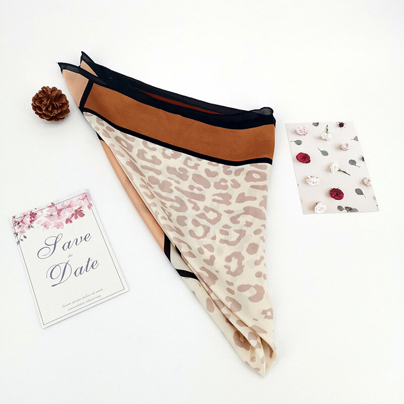 Bufanda de seda con estampado de leopardo para mujer, pañuelo cuadrado elegante para primavera y verano, foulard femenino de 70x70cm, 2020