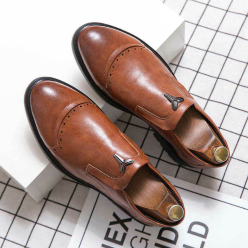 Mannen Handgemaakte Pu Bruin Metalen Decoratie Loafers Trendy Fashion Hoge Kwaliteit Alledaagse Alle-Match Business Casual Schoenen 1KB018