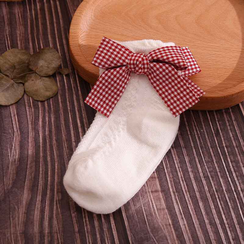 1 sztuk noworodków śliczne Bowknot delikatne, na lato skarpetki dla niemowląt bawełna oddychająca siatka stałe kolorowe kryty spacer krótkie skarpetki