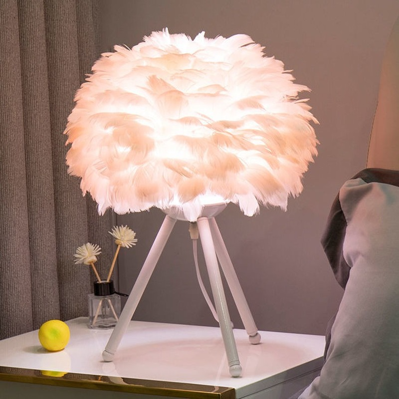 Feather bedroom bedside lamp creative romantic simple modern nightlight wedding warm decoration remote control desk lamp