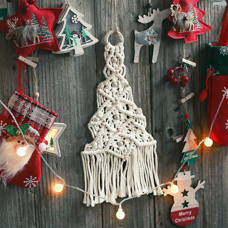 Ręcznie tkana dekoracja ścienna z płatkami śniegu, choinkami, prezentami świątecznymi i zdjęciami