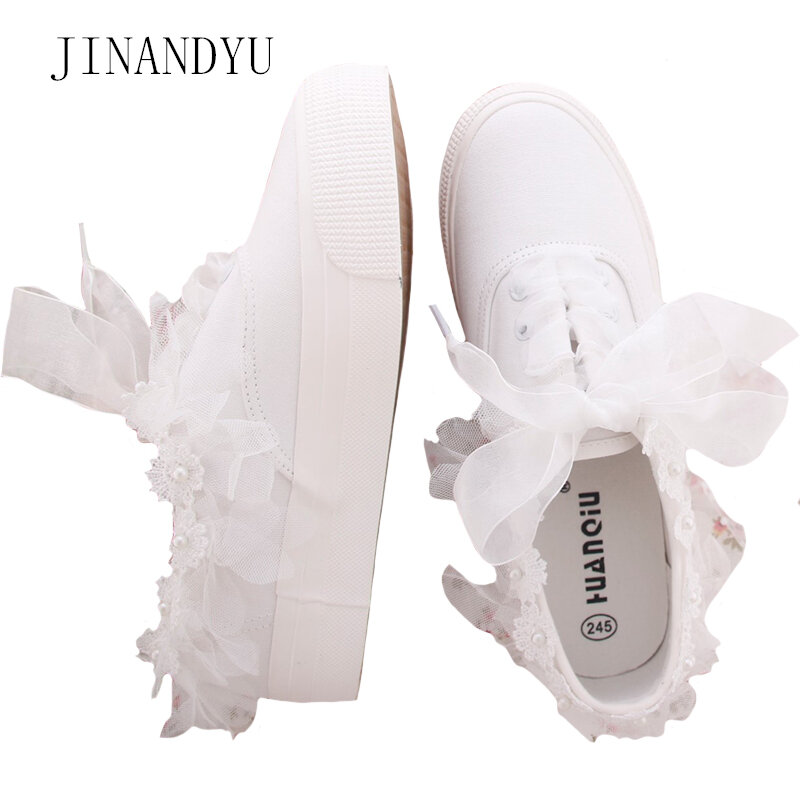 Fashion Sweet Lace Flower Sneaker with Pearl Womans Canvas Shoes New Pure Hand Custom White Sneakers Women Flat Vulcanize Shoes