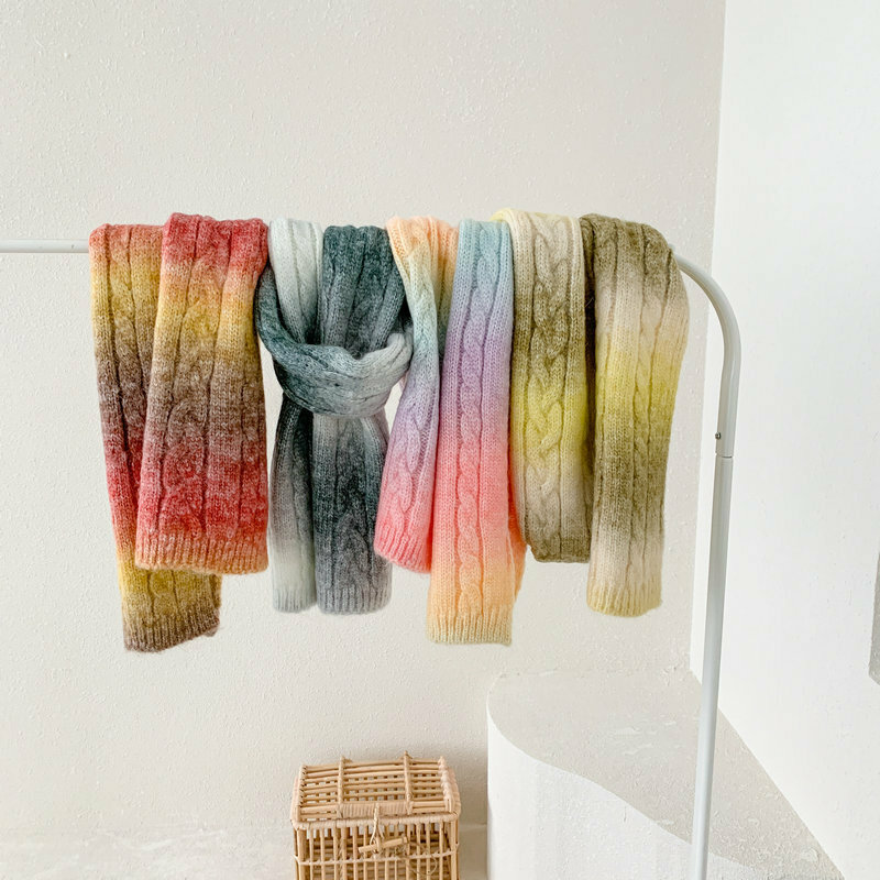 Neue Designer Regenbogen Farbe Winter Gestrickte Warme Schal für Frauen Mode Süße Mädchen Neck Wrap Verdicken Halstuch Foulard Schals