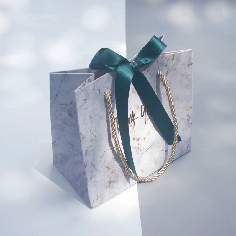 새로운 50 개/몫 웨딩 호의 고품질 생일 크리스마스 대리석 선물 가방 상자 회색 색상 생일 파티 종이 포장 가방