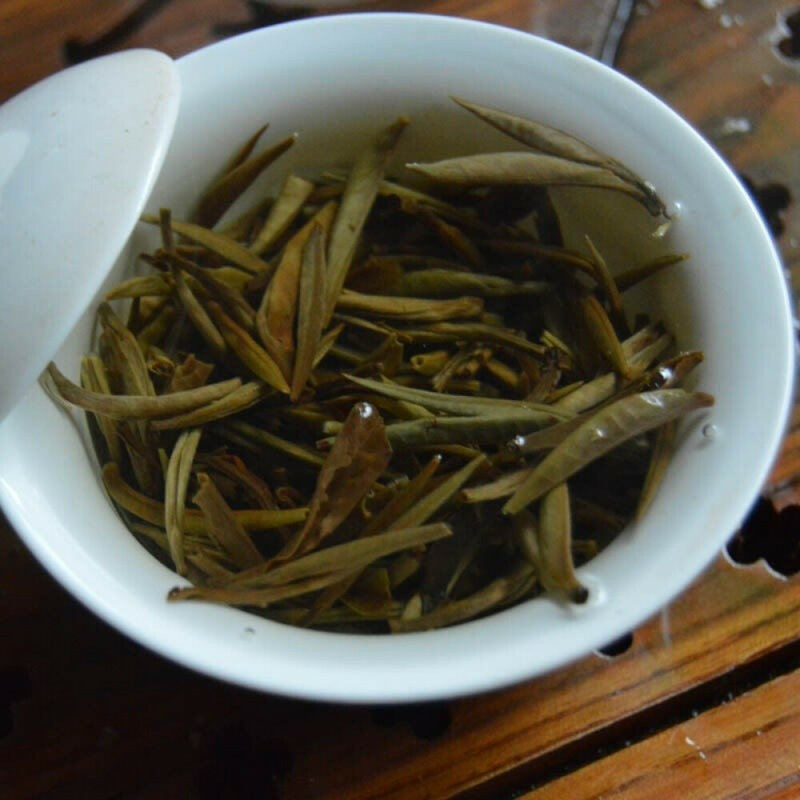 Pastel de té blanco Fuding té blanco Baihao aguja de plata pastel de té de mantenimiento de la salud Natural deliciosa Baihao aguja de plata 300g