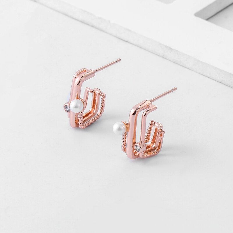 SIPENGJEL Mode Perle Ohrringe Punk Geometrische Metall Kreative Stud Ohrringe Für Frauen Schmuck 2021