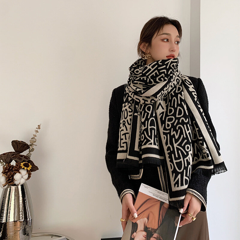 유럽과 미국 패션 겨울 스카프 여성 새로운 따뜻한 스카프 레이디 야생 캐시미어 따뜻함 두꺼운 편지 패턴 듀얼 사용 목도리
