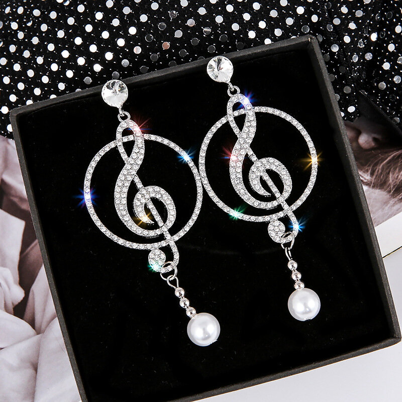 Moda europeia e americana notas românticas brilhantes diamante pérola brincos para a música feminina s925 prata agulha jóias por atacado