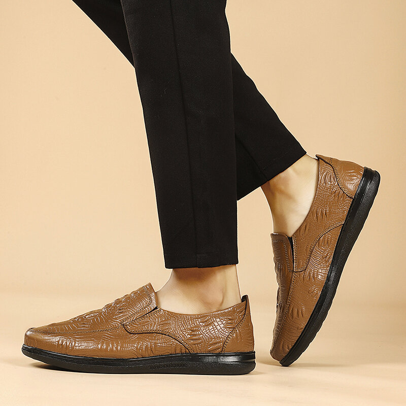 Sepatu Kasual Kulit Lembut Pria Baru 2021 Sepatu Pantofel Merek Mewah Sepatu Berkendara Selip Kulit Fashion Sepatu Pria Ukuran Besar