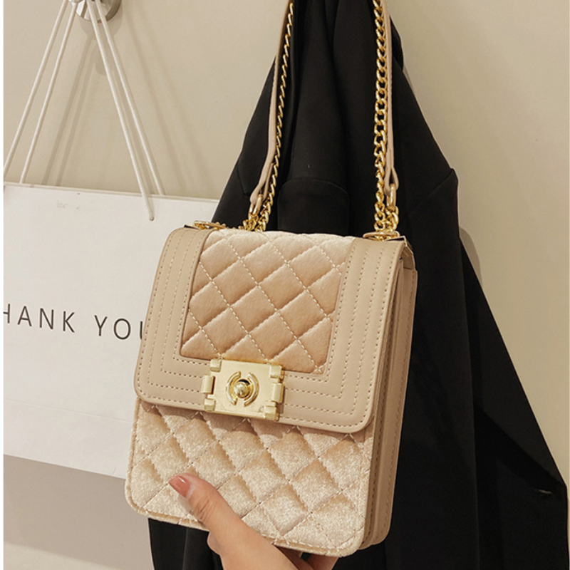 High-quality Retro Ladies Gold Velvet Shoulder Bag 2021Autumn New Female Bag Trendy Simple Shoulder Bag Fashionable Diagonal Bag