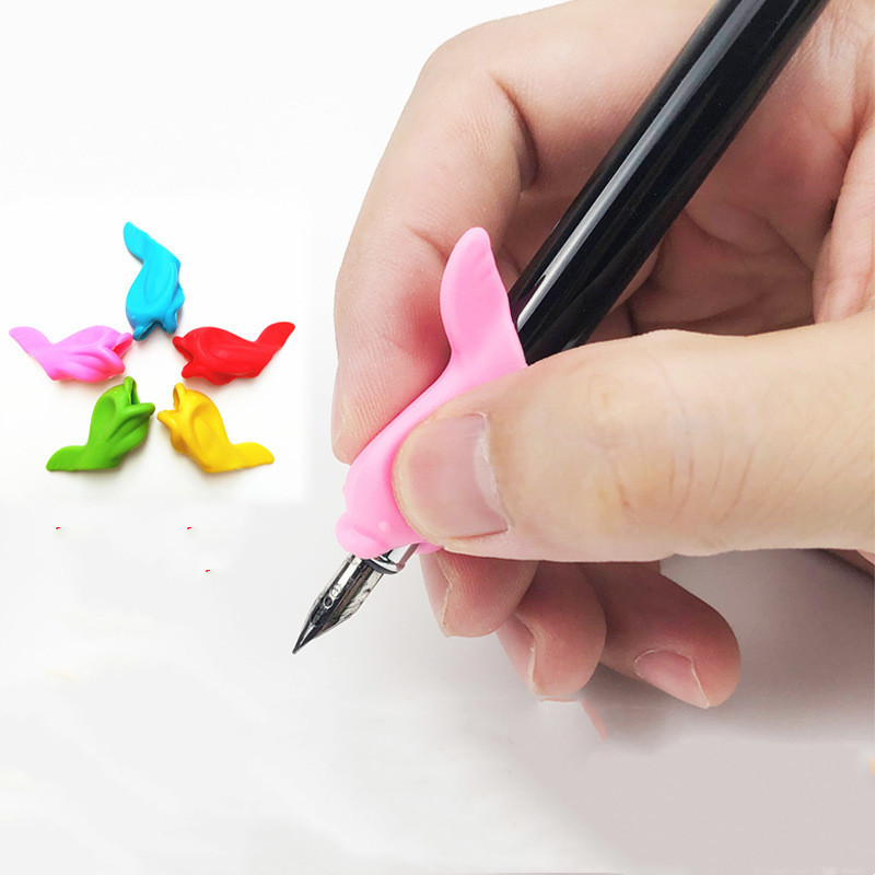 Support de stylo à poisson en Silicone, dispositif de Correction d'écriture pour enfants, aide à l'apprentissage, papeterie, 5 pièces