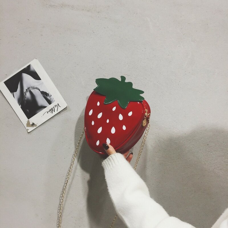 Bolso de hombro con forma de fresa para mujer, bandolera con cadena de cuero Pu, a la moda, con frutas bonitas, 2020