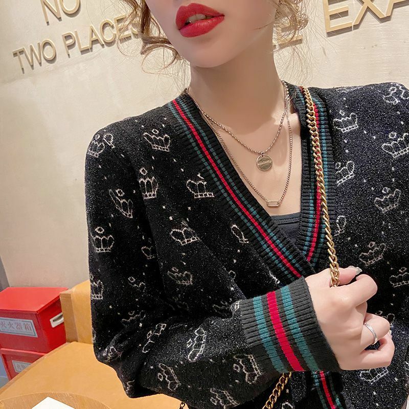 여성 니트 카디건 대비 색 스트 라이프 크라운 패턴 V 목 단추 긴 소매 얇은 스웨터 도매 여성 의류