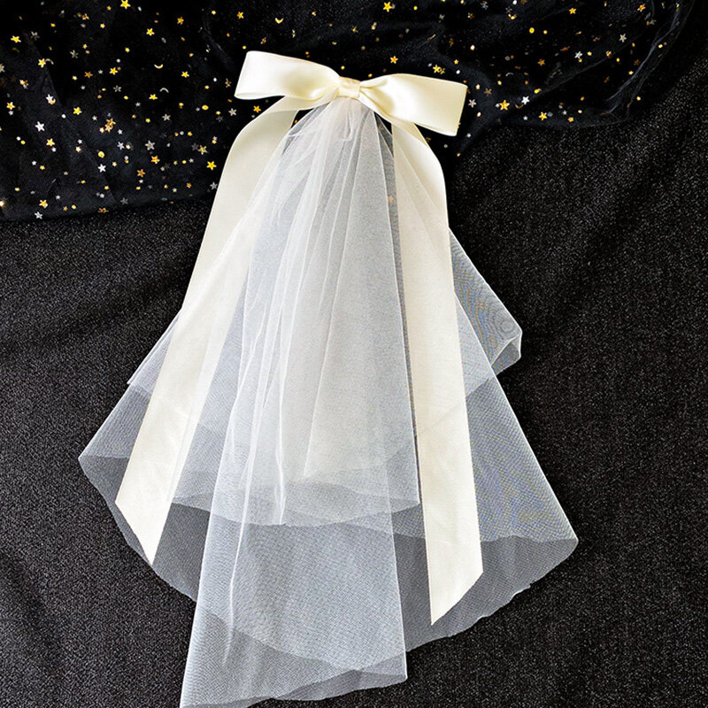 ブライダルヘッドドレスショートチュールブライダルウェディングベールクリップ弓ノットリボンエッジ花嫁のウェディングパーティー写真撮影