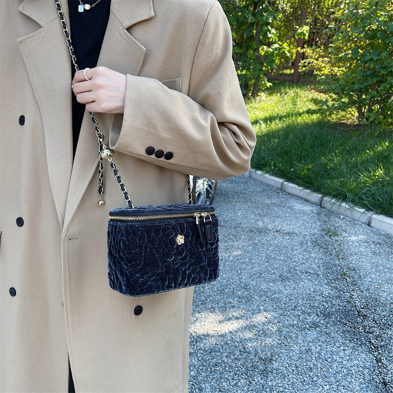 حقيبة ساعي الموضة للنساء الخريف الشتاء المصممين الفاخرة واحدة الكتف حقيبة كروسبودي المخملية صندوق مربع صغير مطوي بولسا