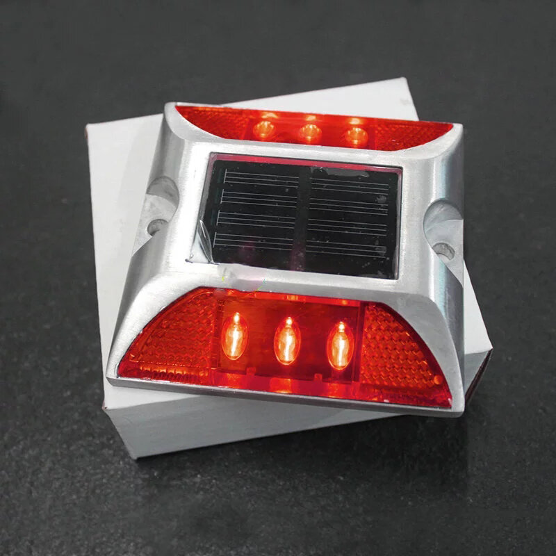 꾸준한 mody IP68 도로 안전 사각 디자인 빨간 경고등 태양 에너지 LED 도로 장식 못 감적