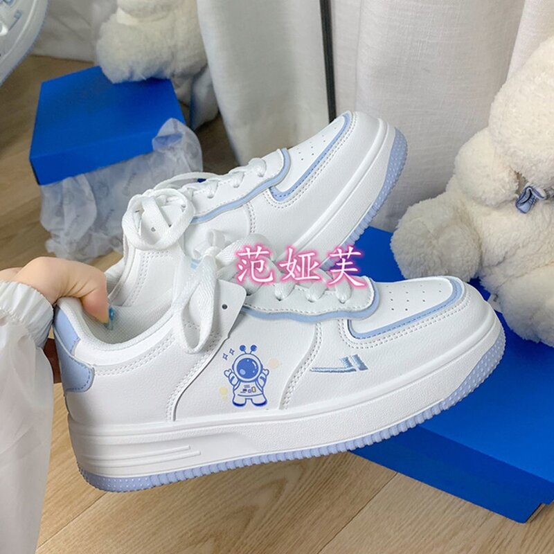 المرأة أحذية رياضية أحذية رياضية Kawaii منصة الموضة أنيمي الشقق عادية Harajuku مبركن مكتنزة الربيع الإناث الأبيض