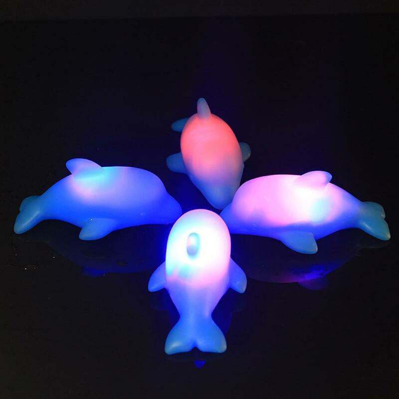 Lucu LED Menyala Kartun Lumba-lumba Angin Berenang Ikan Anak Mandi Waktu Bermain Mainan
