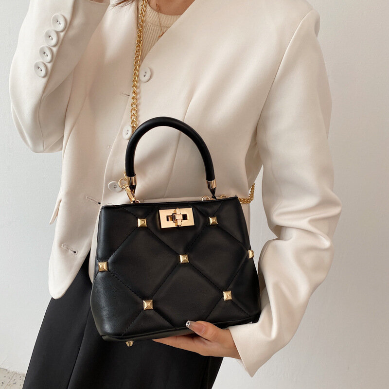 Luxury Designer Handbags for Women 2021 New Diamond Lattice Shoulder Bag Ladies Fashion Rivets Advanced Large Top Bags Handle
