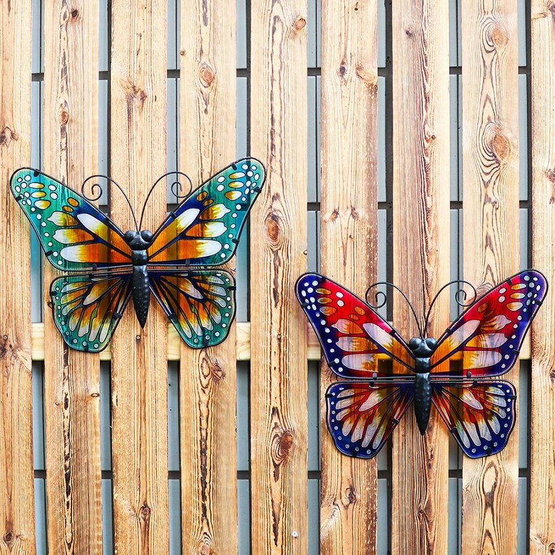2 stücke Bunte Schmetterling von Wand Dekoration für Haus und Garten Outdoor Decor Statuen Miniaturen Skulpturen Tier