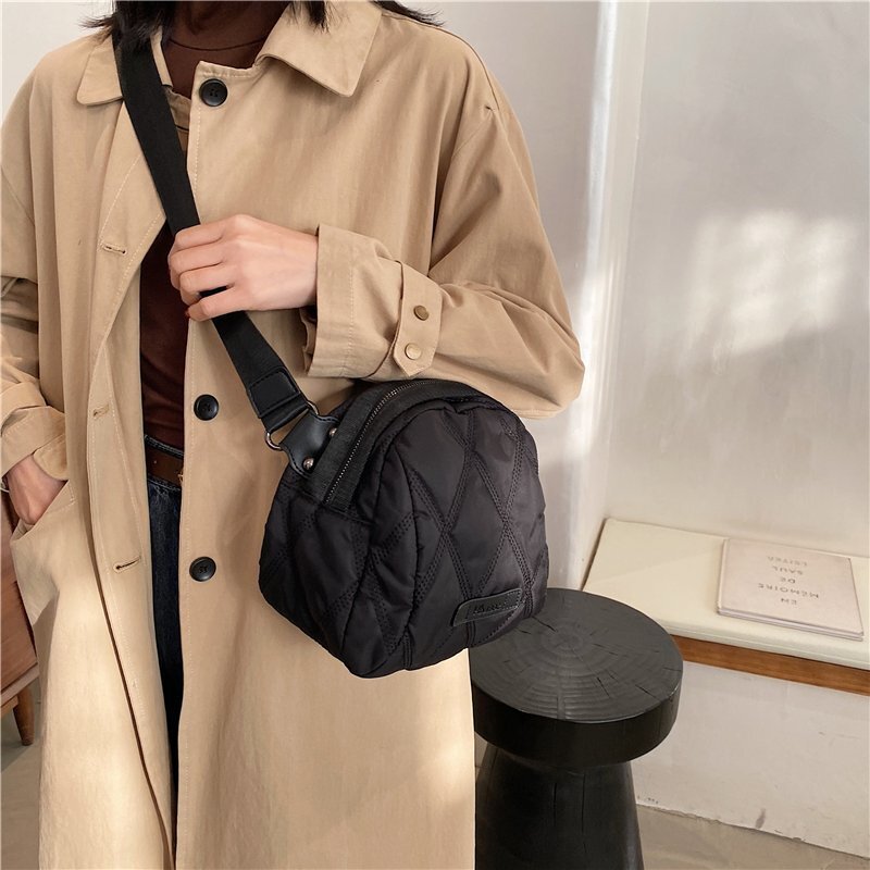 Umhängetaschen für Frauen 2021 Winter Kleine Nylon Stepp Designer Luxus Handtasche Trends Telefon Schulter Handtaschen und Geldbörsen