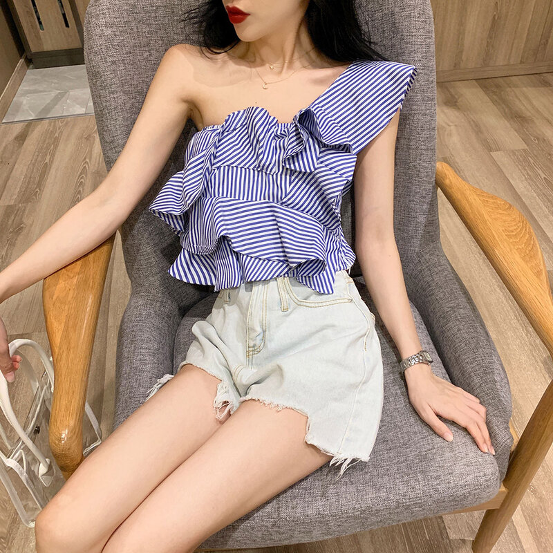 여성 섹시한 블라우스 패션 개성 비정형 스트라이프 셔츠 슬림 짧은 프릴 끈이 없는 어린 소녀 한국 일본 휴일 여행