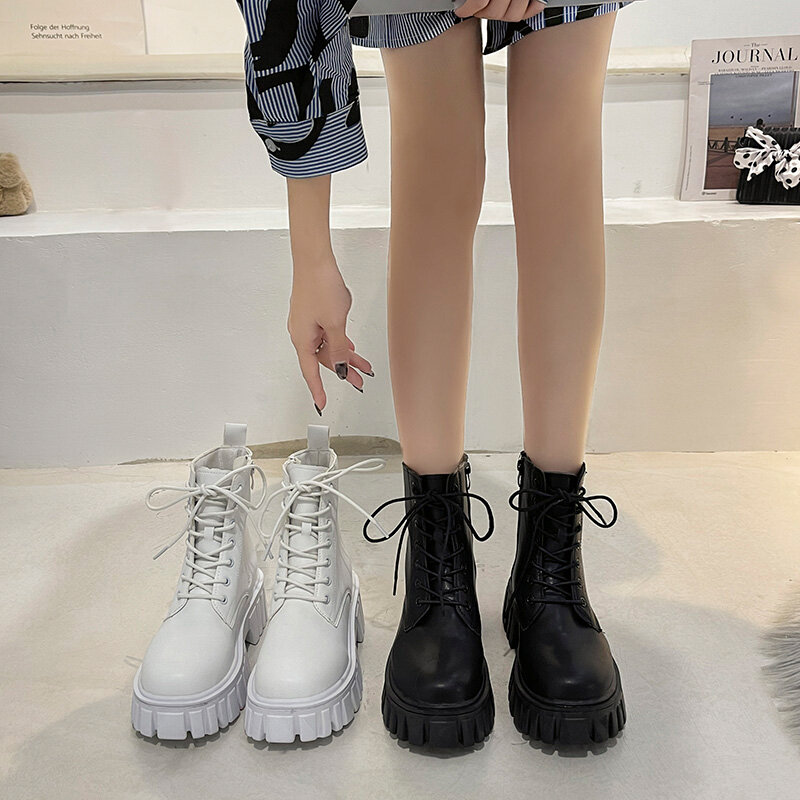 Kobiety białe skórzane botki 2021 jesienne zimowe czarne platformy gotyckie buty damskie krótkie Punk motocyklowe buty wojskowe