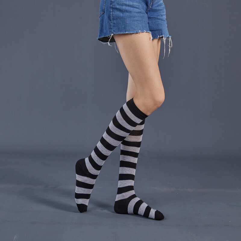 Calcetines largos de algodón hasta la rodilla para mujer, medias deportivas con ventilación a rayas blancas y negras, para la escuela, Cosplay