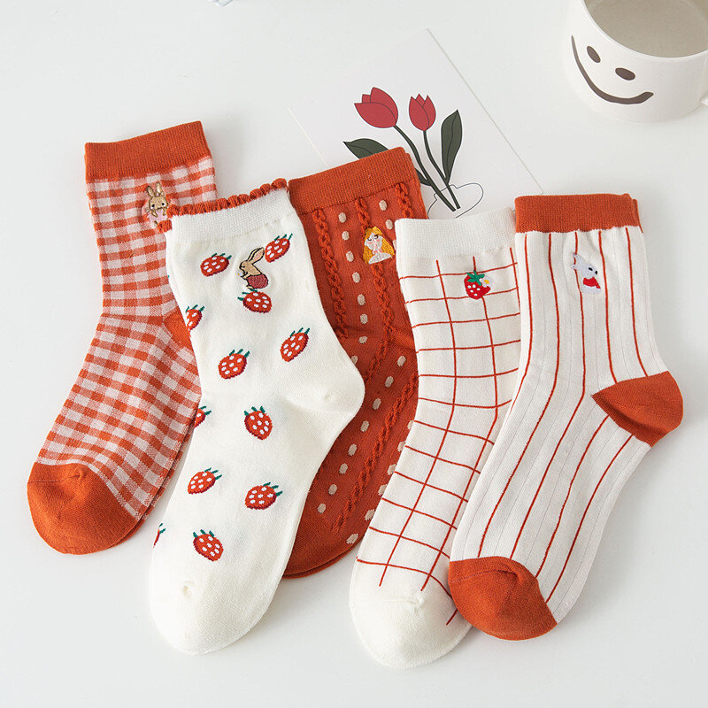 2021 heißer Verkauf frauen Atmungsaktive Baumwolle Socken Lustige Erdbeere Bär Tier Obst Muster Kreative Damen Neuheit Cartoon Socken