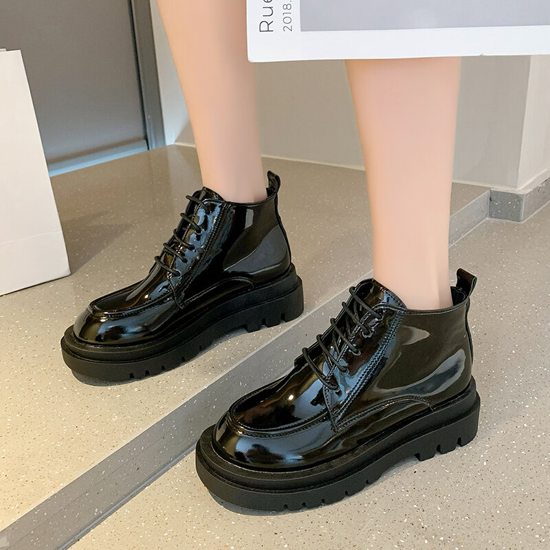 Sepatu Bot Wanita Baru Musim Gugur Sepatu Bot Martin Berenda Kulit Paten PU Sepatu Kasual Ujung Bundar Bersol Tebal Sepatu Bot Pendek Antiselip Luar Ruangan